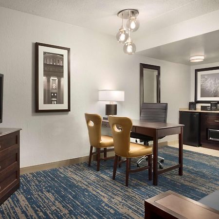 Embassy Suites By Hilton Columbus Exterior photo