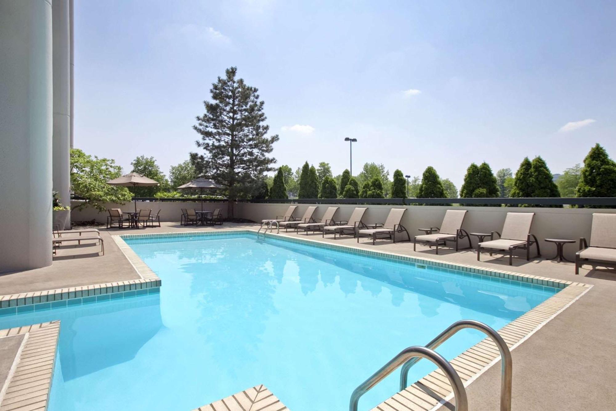 Embassy Suites By Hilton Columbus Exterior photo