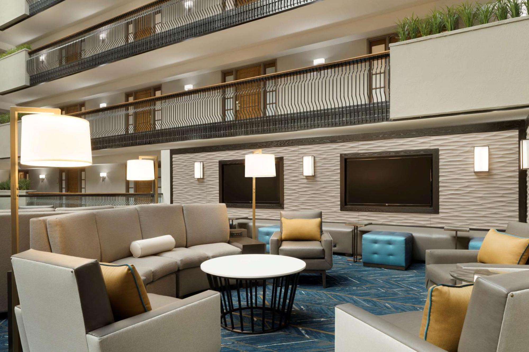 Embassy Suites By Hilton Columbus Exterior photo