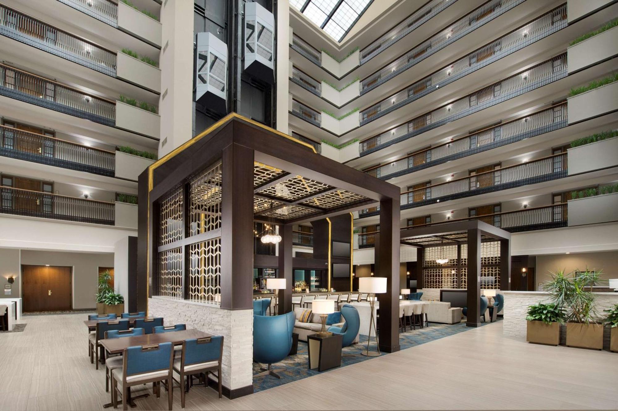 Embassy Suites By Hilton Columbus Exterior photo