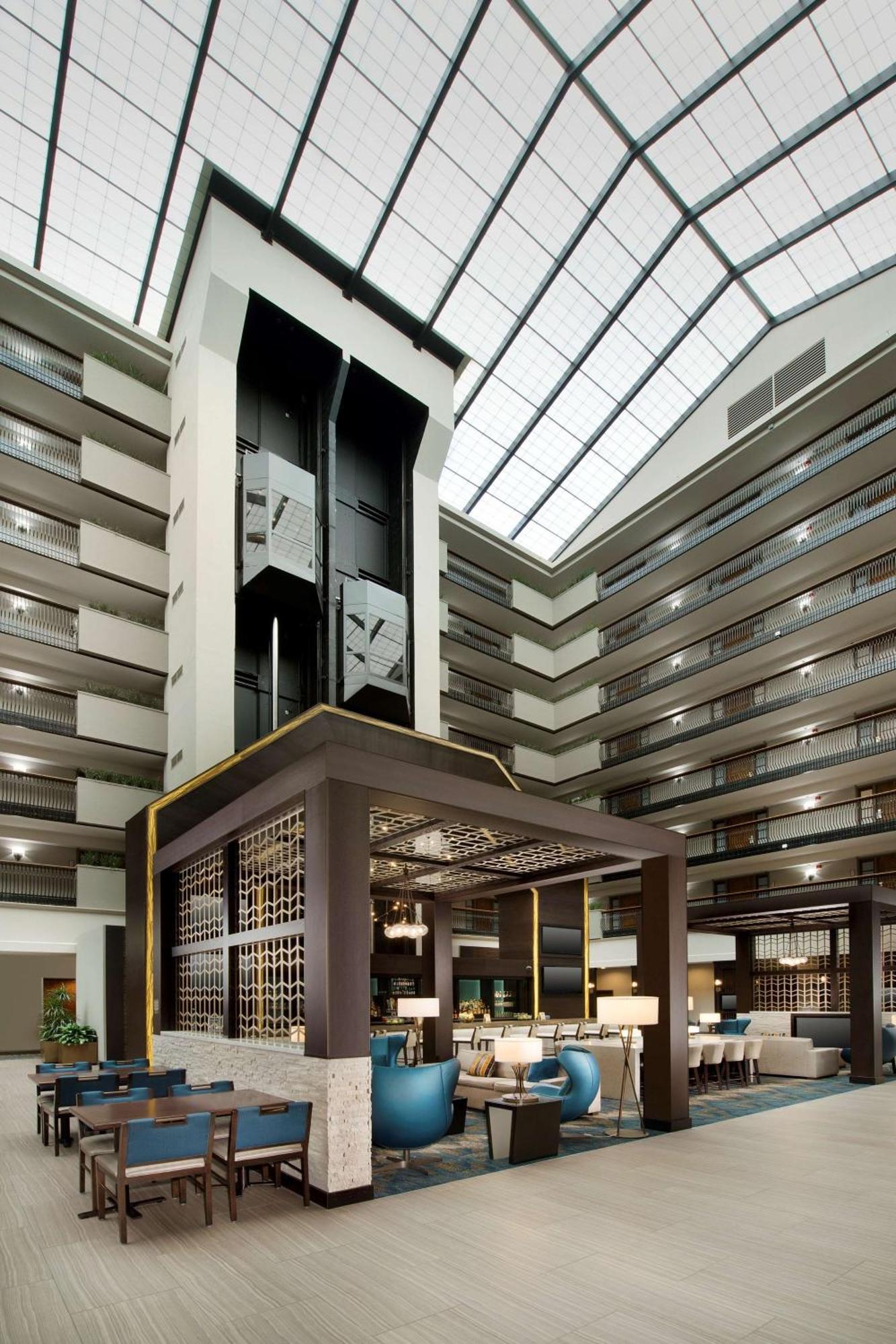 Embassy Suites By Hilton Columbus Exterior photo