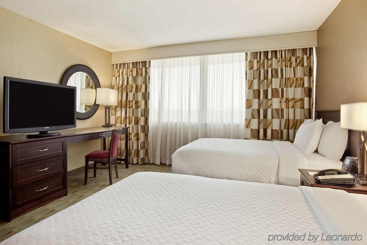 Embassy Suites By Hilton Columbus Exterior photo